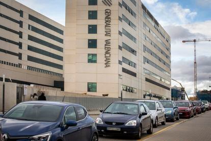 Hospital La Fe de Valencia, donde ha sido ingresada herida grave la copiloto de la motocicleta.