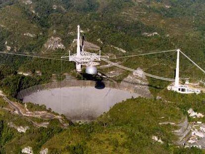 Radiotelescopio gigante en Arecibo (Puerto Rico).