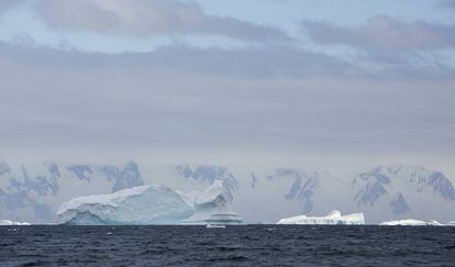 La vista de un iceberg en la Antártida.