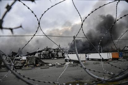 Almacén bombardeado en Stoyanka, al oeste de Kyiev.
