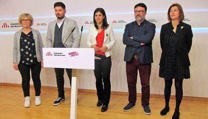 De izquierda a derecha, Mirella Cortès, Gabriel Rufián, Marta Vilalta, Joan Josep Nuet, Carolina Telechea.