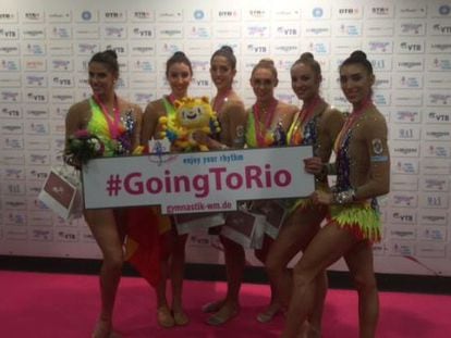 El equipo espa&ntilde;ol, tras lograr el bronce. 