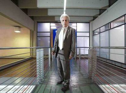 Albert Fert, en la Universidad Autónoma de Barcelona, que le invistió doctor <i>honoris causa</i>.