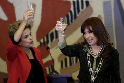 Dilma Rousseff y Cristina Fernández en la cumbre de Mercosur.