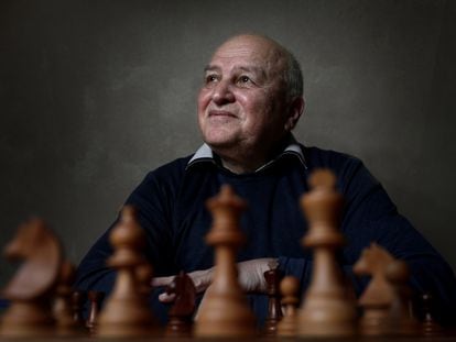 Aleksandr Beliavski, excampeón de ajedrez con la extinta Unión Soviética y con Ucrania, en su residencia en un pueblo a las afueras de Lviv.