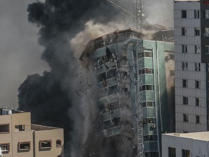 Ataque israelí al edificio sede de medios internacionales, el 15 de mayo en Gaza.