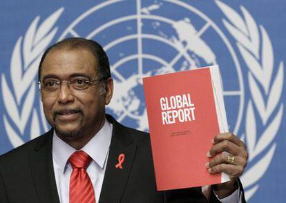 El director ejecutivo del organismo, el africano Michel Sidibé, presenta el informe.