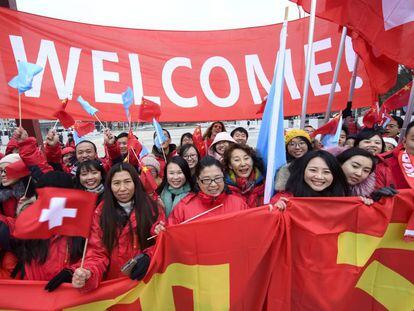 Concentraci&oacute;n de apoyo al presidente de China, Xi Jinping, frente a la sede de las Naciones Unidas en Ginebra, Suiza.