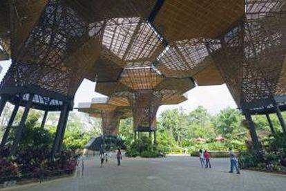 Orquidiario del Jardín Botánico de Medellín, obra de los equipos B Arquitectos y JPRCR.