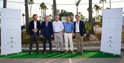 Rosauro Varo, presidente de GAT Inversiones y vicepresidente del Grupo PRISA; Elías Bendodo, consejero de la Presidencia, Administración Pública e Interior de la Junta de Andalucía; José María García Urbano, Alcalde de Estepona; Josep Antoni Escandell, general manager del Grupo Pacha; y Pablo Alberca, Director de Operaciones de GAT Inversiones.