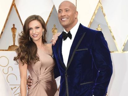 El actor Dwayne Johnson y Lauren Hashian en la gala de los Oscar de 2017, en Los Ángeles.