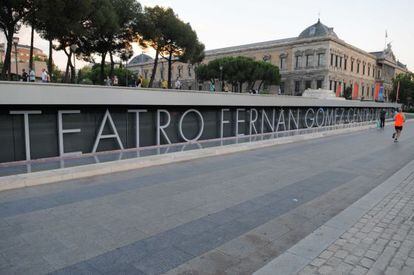 Fachada del Teatro Fern&aacute;n G&oacute;mez. 