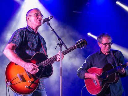 Quimi Portet (izquierda) y Ruper Ordorika, durante su actuación en el festival Altaveu. 