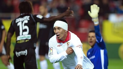 Medel celebra su gol ante el Granada