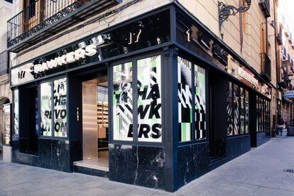 Visión exterior de la tienda, situada en la calle Carretas de Madrid.