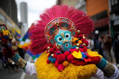 La artista pastusa, Daira Benavides, participa en el carnaval por la vida, durante los eventos de este domingo.