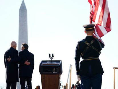 Los presidentes de Francia, Emmanuel Macron, y de Estados Unidos, Joe Biden, este jueves en Washington.