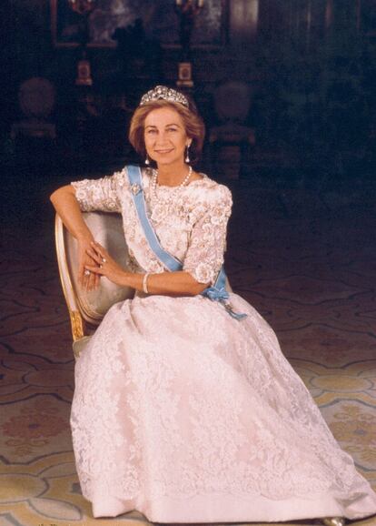 Fotografía oficial de la reina doña Sofía, realizada por Polakov.