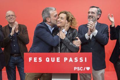 Meritxell Batet, candidata del PSC en Cataluña, celebra la victoria del PSOE al conocerse los resultados. 