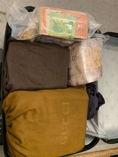 Doscientos mil euros en maleta. Foto: Sonsoles Meana