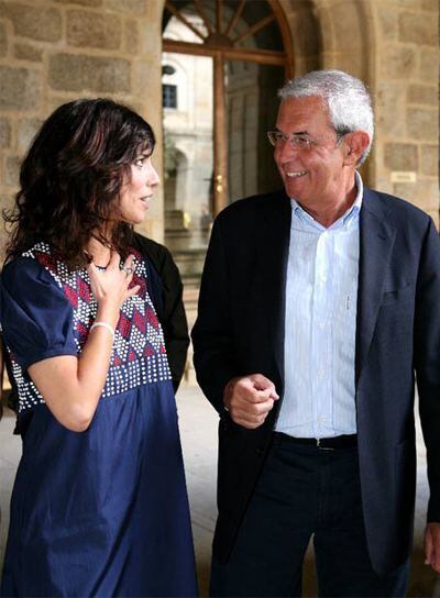 La actriz Maribel Verdú junto a Emilio Pérez Touriño.