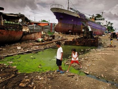 Escena en Tacloban, capital económica de la isla de Leyte, una de las zonas más afectadas por el tifón Haiyan que hace un año arrasó Filipinas.