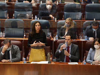 La consejera madrileña de Presidencia, María Eugenia Carballedo, interviene en la Asamblea, desde la bancada del Gobierno.