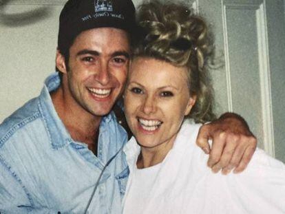 <strong>Hugh Jackman:</strong> "Esposa feliz, vida feliz. Ese es el eslogan. Estamos a punto de celebrar nuestro vigésimo aniversario". El actor se casó con la actriz y productora Deborra-Lee Furnes en 1996, tras conocerla un año antes en la serie de televisión australiana 'Correlli'. Después de dos abortos naturales, la pareja adoptó dos niños mestizos, Óscar y Ava. la foto es de los primeros años de su relación. Parecía que no iban a durar, pero siguen...