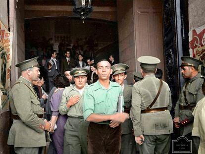 Miguel Hernández sortint del Congrés de València el 1937, retratat per Walter Reuter. Fondo Zúñiga. (Gentileza de Rogelio Sanchez).