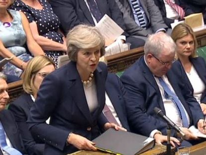 Theresa May, durante la sesión semanal de preguntas al primer ministro en la Cámara de los Comunes que ha tenido lugar hoy en Londres.