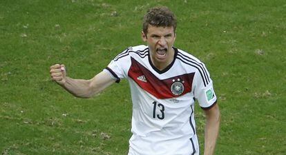 Thomas Mueller celebrando el gol tras marcar un penalti contra Portugal. 