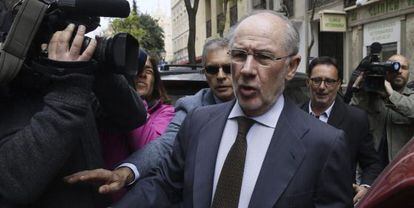 El exvicepresidente del Gobierno y expresidente de Bankia Rodrigo Rato, a su salida, el mi&eacute;rcoles, de su despacho.
