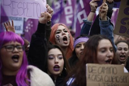 Participantes en la manifestación del 8 de marzo, Día de la Mujer en el Paseo del Prado en Madrid.