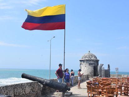 Un grupo de turistas en la zona portuaria de Cartagena de Indias (Colombia), el 13 de junio de 2023.