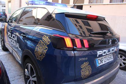 Imagen de un coche de policía en Valencia.