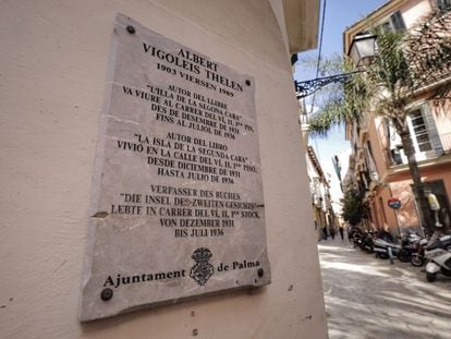 Placa en recuerdo del escritor renano Albert Vigoleis Thelen, en Palma.