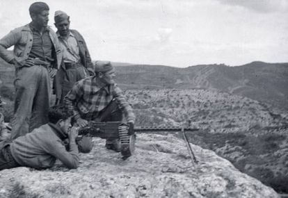 Soldados republicanos en la zona del frente del Segre, en 1938.