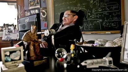 Stephen Hawking en su despacho de Cambridge, en 2011.