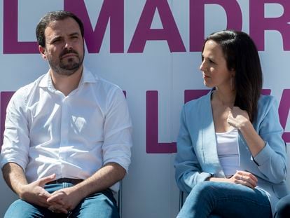 El líder de Izquierda Unida, Alberto Garzón, y la secretaria general de Podemos, Ione Belarra, en un acto en Madrid el pasado 2 de mayo.