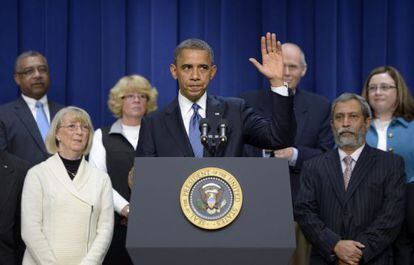 El presidente estadounidense, Barack Obama, pronuncia un discurso en una comparecencia ante los medios tras reunirse con familias de clase media, en la Casa Blanca.
