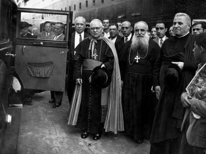 El bisbe Irurita (amb ulleres) a Buenos Aires, el setembre de 1934.