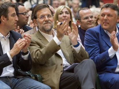 Martín (primero por la derecha) con Rajoy y Feijóo en 2011