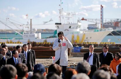 Shinzo Abe, durante el lanzamiento oficial de su campaña para las elecciones en diciembre 2014, en Soma, prefectura de Fukushima (Japón).