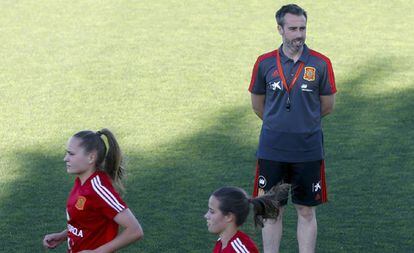 Jorge Vilda, durante el entrenamiento de la selección española antes del amistoso contra Camerún.