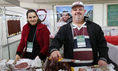 Andreia y Paulo Colle manejan una empresa de productos de cerdo.