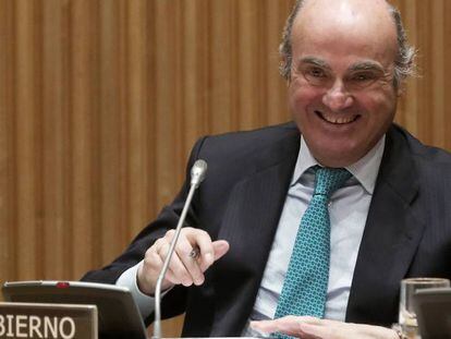 El ministro de Econom&iacute;a, Luis de Guindos, en la comisi&oacute;n parlamentaria sobre la crisis financiera el pasado 16 de enero. 