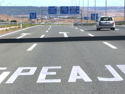 Entrada a la autopista de peaje R-2, en Madrid.