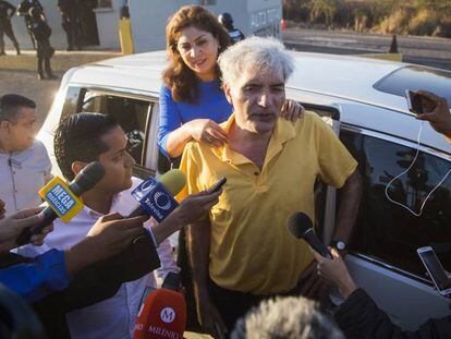 Jos&eacute; Manuel Mireles, l&iacute;der de las autodefensas de Michoac&aacute;n, al ser liberado tras pasar casi tres a&ntilde;os en la c&aacute;rcel.