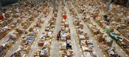 Almacén de Amazon en el Reino Unido.