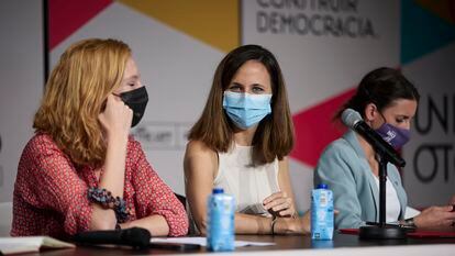 Desde la izquierda, la secretaria de Organización de Podemos, Lilith Verstrynge; la secretaria general del partido y ministra de Derechos Sociales y Agenda 2030, Ione Belarra; y la ministra de Igualdad, Irene Montero, en un acto celebrado este octubre.